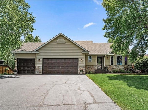 11847 N Meadow Curve, Lindstrom, MN 55045