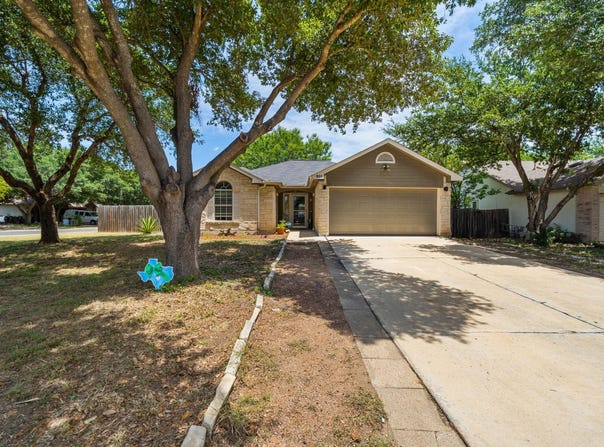 301 Zebra DR, Kyle, TX 78640