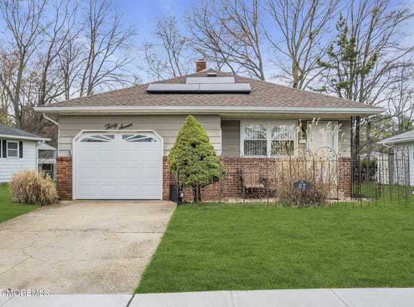 37 Scarborough Place, Toms River, NJ 08757
