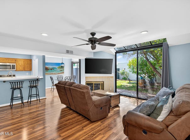 1182 Tivoli Lane, Simi Valley, CA 93065