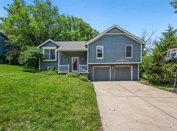 1412 W Prairie Terrace, Olathe, KS 66061