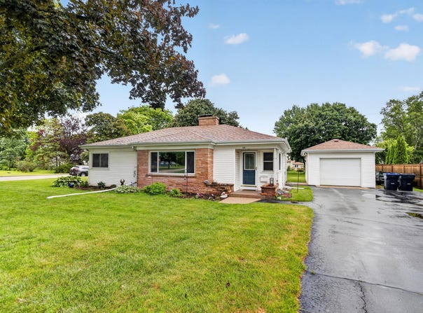 104 E Third Ave, Elkhorn, WI 53121
