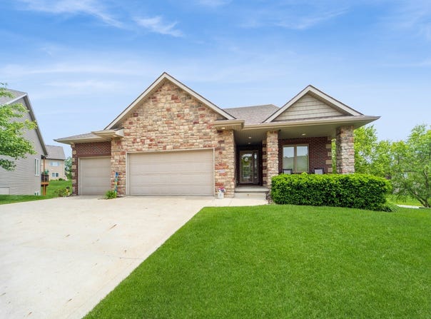4275 NW 166th Circle, Clive, IA 50325