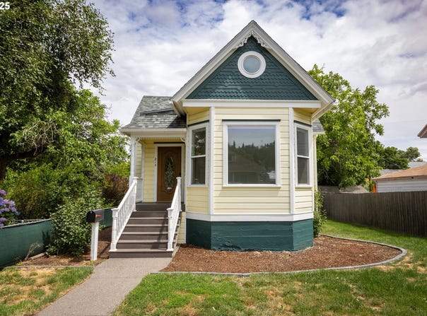215 W 9TH ST, The Dalles, OR 97058
