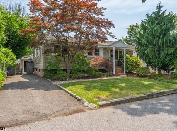 204 Franklin St, Northvale Boro, NJ 07647-2004