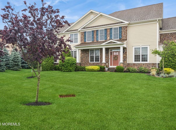 17 Spalding Drive, Holmdel, NJ 07733