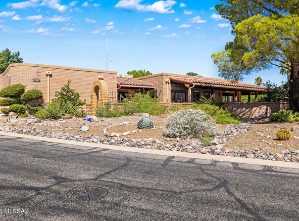 1618 W Calle Hacienda, Green Valley, AZ 85622