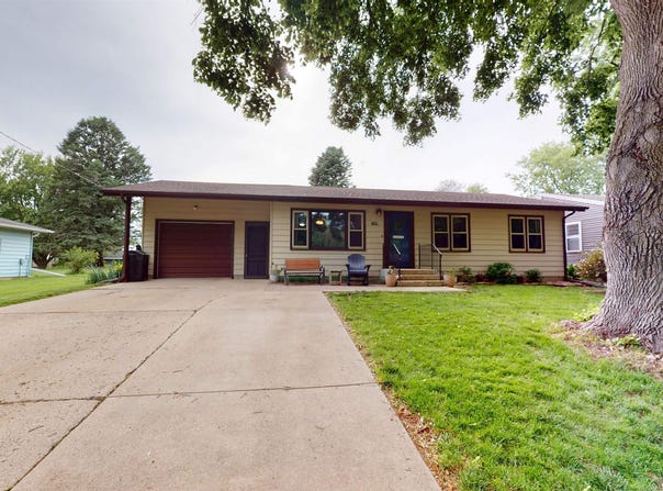 805 S Kiel, Holstein, IA 51025