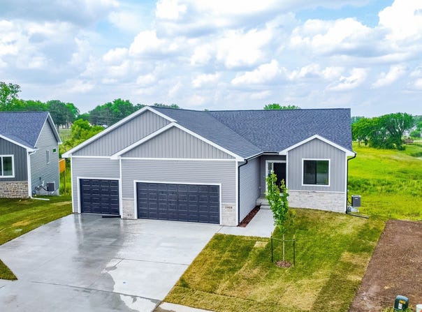 2908 Prairieside Place, Norwalk, IA 50211
