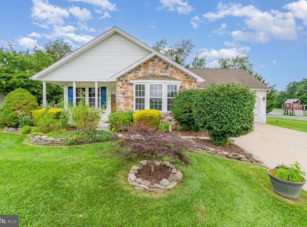 38 LANTERN LANE, SHIPPENSBURG, PA 17257