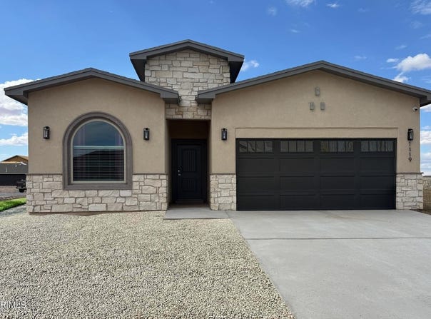 1116 Bronze Hill Avenue, Santa Teresa, NM 88008