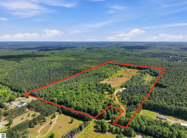 145 S 35 Road, Cadillac, MI 49601