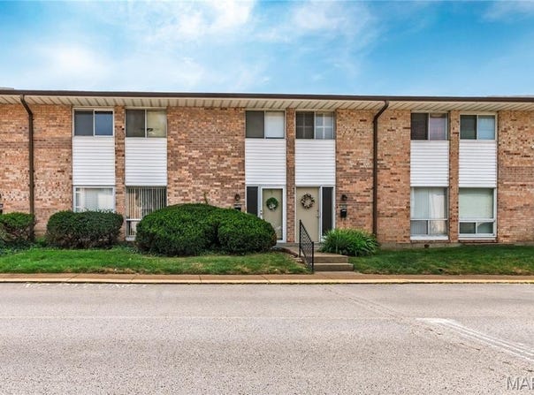 10004 Sakura Drive, Unincorporated, MO 63128