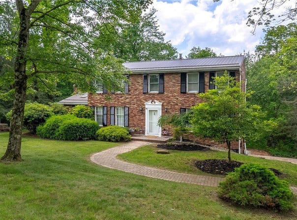 5132 Scenic Dr, Murrysville, PA 15668