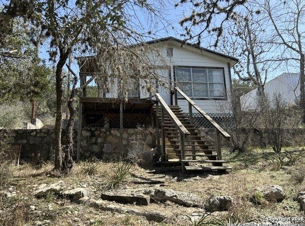 198 Private Road 2622, Mico, TX 78056