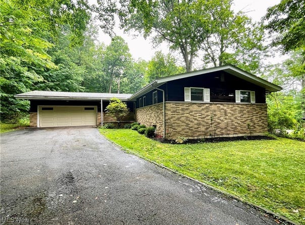 2300 River Road, Willoughby Hills, OH 44094