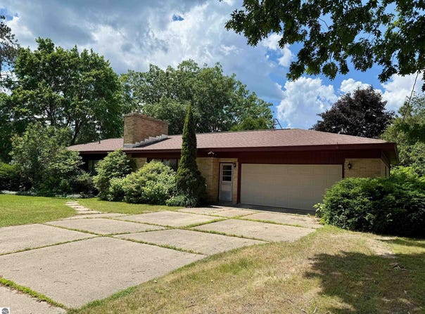 321 N Front Street, Lake City, MI 49651