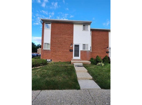 8665 Sterling, Center Line, MI 48015