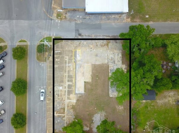 698 S Main St, Crestview, FL 32536