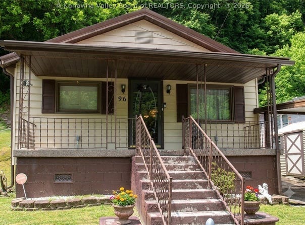196 Morris Drive, Montgomery, WV 25136