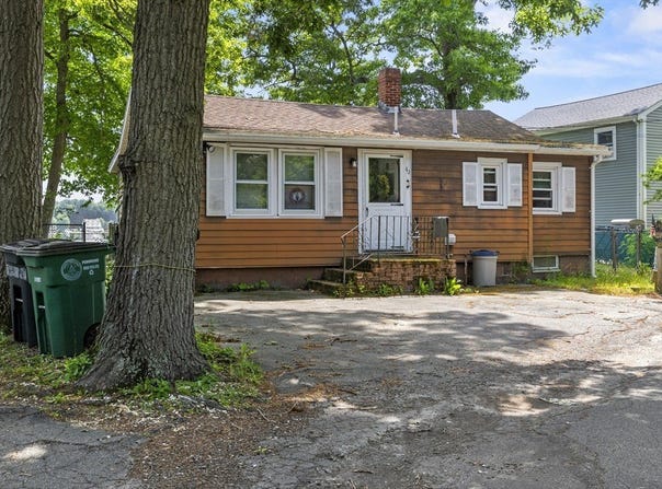 42 Taylor Point Rd., Pembroke, MA 02359