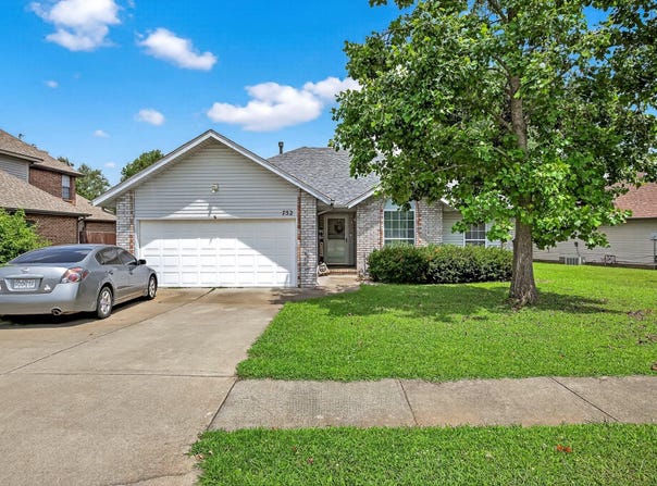 752 S Troy Avenue, Springfield, MO 65802