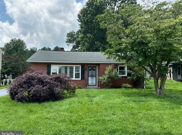 28 NURSERY LANE, LANCASTER, PA 17603