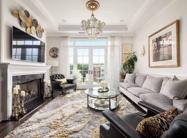 2000 Royal Court, North Hills, NY 11040