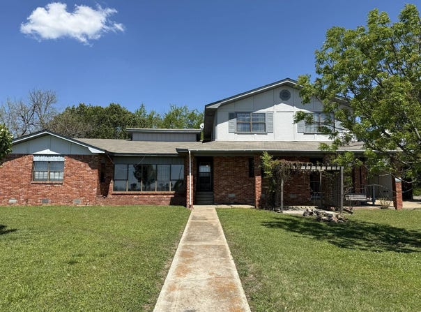 2343 E 2050 Rd, Hugo, OK 74743