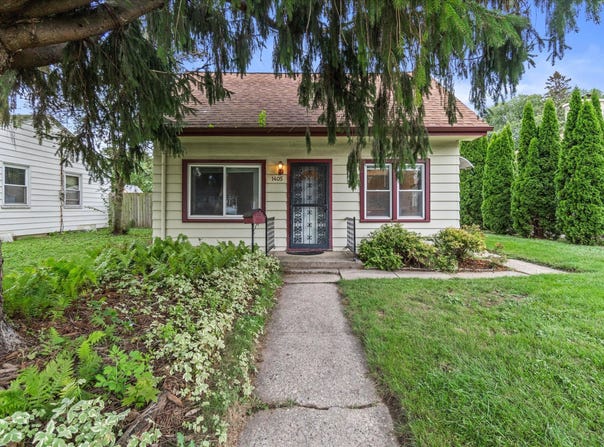 1405 17th Ave, South Milwaukee, WI 53172
