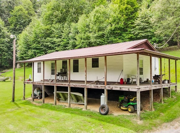 9084 Centralia Rd, Sutton, WV 26601