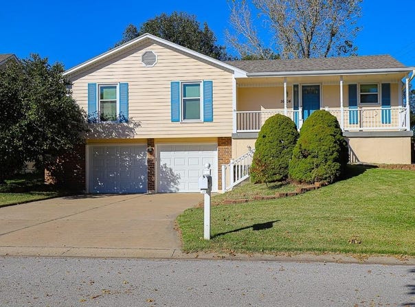16704 52nd Street S, Independence, MO 64055