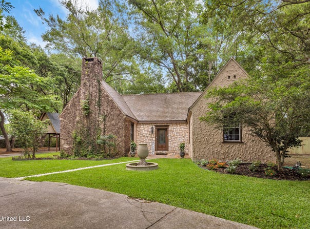6200 Ridge Road, Ocean Springs, MS 39564