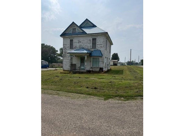 414 PACIFIC Street, WALNUT, IA 51577