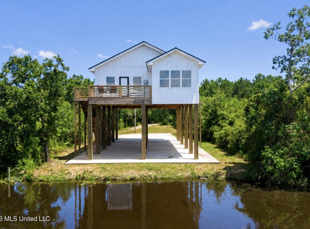 825 Larkspur Lane, Bay Saint Louis, MS 39520