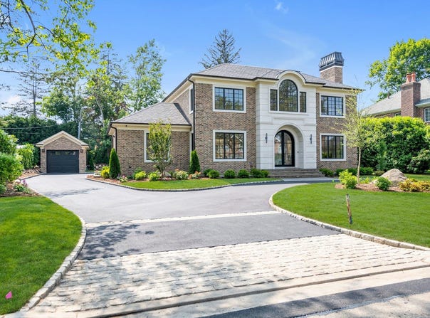 85 Dorchester Drive, Manhasset, NY 11030