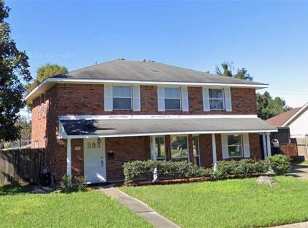 2577 HOLIDAY Drive, New Orleans, LA 70131