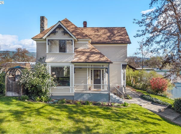 217 W 8TH St, TheDalles, OR 97058