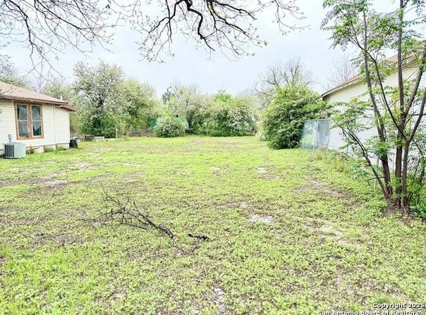714 Sherman, San Antonio, TX 78202