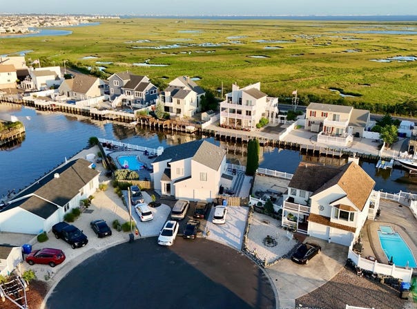 116 CLYDE LANE, MANAHAWKIN, NJ 08050