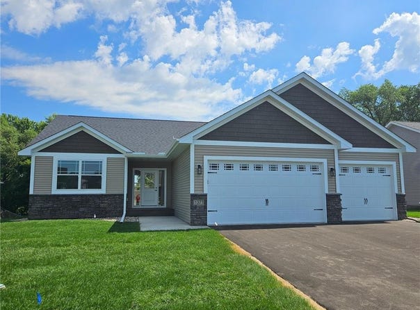 1371 Southfork Drive SE, Hutchinson, MN 55350