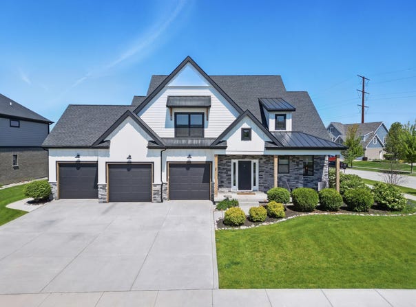 10328 Silver Maple Drive, St. John, IN 46373