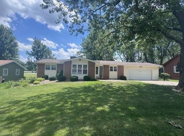 204 Dugan Dr, Cameron, MO 64429