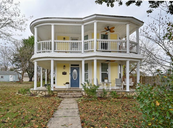604 Tenth St., Mena, AR 71953