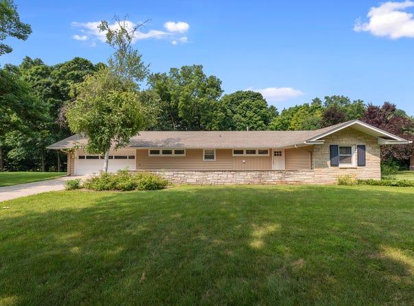 1955 Melody Ln, Brookfield, WI 53005