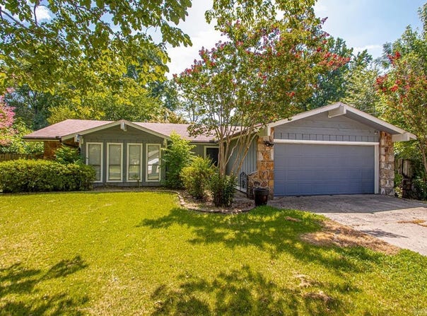 2102 West Street, Conway, AR 72032