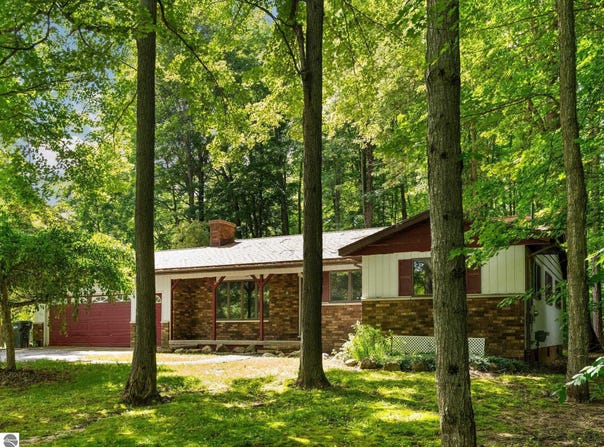 6281 W Jennings Road, Lake City, MI 49651