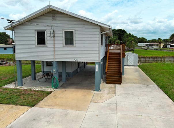 1065 Peach Lane, Okeechobee, FL 34974