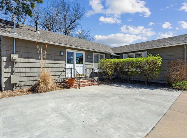 111 E 30th Ave, Hutchinson, KS 67502