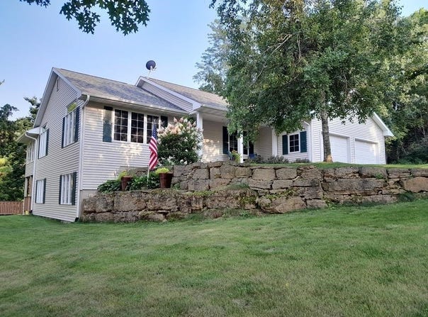 925 Reddy Drive, Platteville, WI 53818